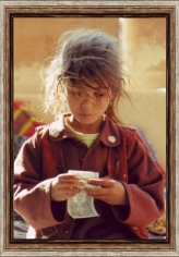 © 2005 photo by Carmen Ezgeta: Beduinska djevojčica - Young Bedouin Girl - Sinai Desert - Egypt; Africa; November 2005.