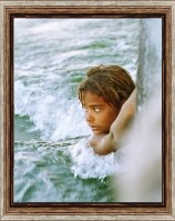 © 2005 photo by Carmen Ezgeta: Nubijska djevojčica uz bok broda na rijci Nil - Nubian Girl & The River Nile ( Aswan, Egypt ) - Africa - March, 2005.